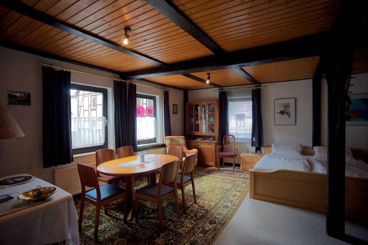 Pension Altes Pfarrhaus Helmarshausen Exterior foto