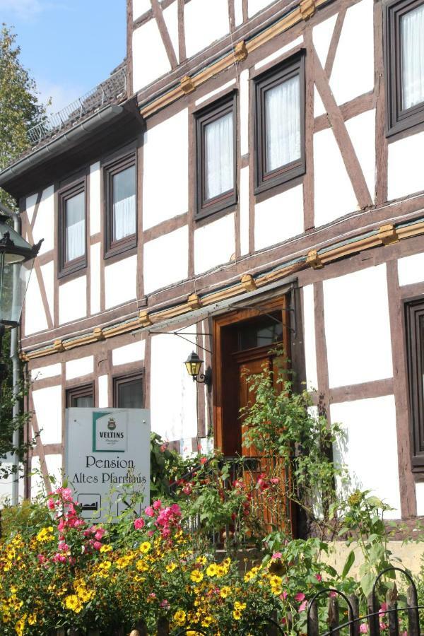 Pension Altes Pfarrhaus Helmarshausen Exterior foto